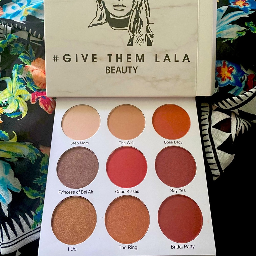 #GIVE THEM LALA BEAUTY The Grown Woman Palette NIB